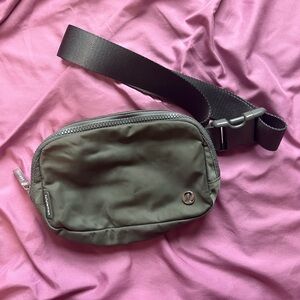 Lululemon everywhere belt bag grey sage